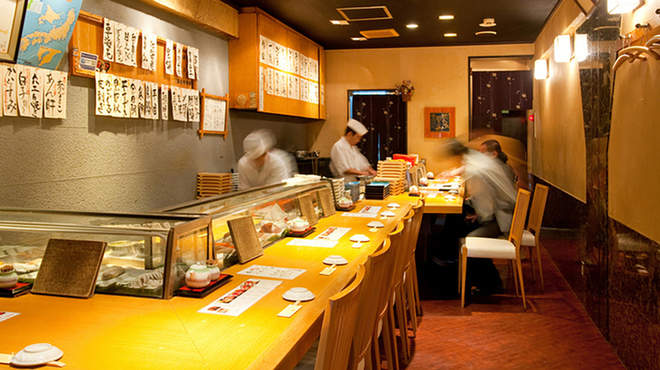 鮨丸 | 海鲜寿司 | 新宿车站 | 座位预订